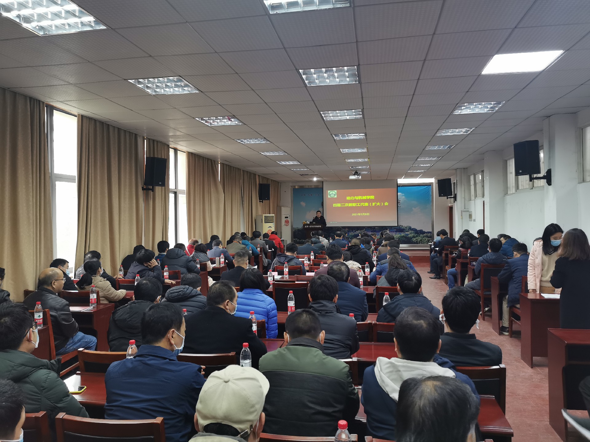 1615273106697003.jpg 郭书记全景.jpg